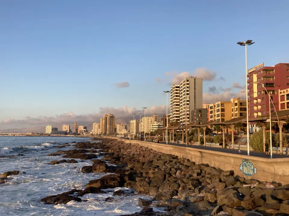 Costanera de Antofagasta junto al mar